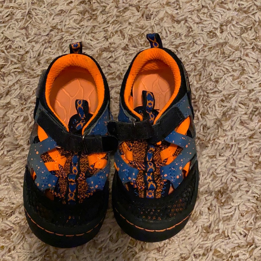 Squamata Size 7 water shoes. Used a couple time.